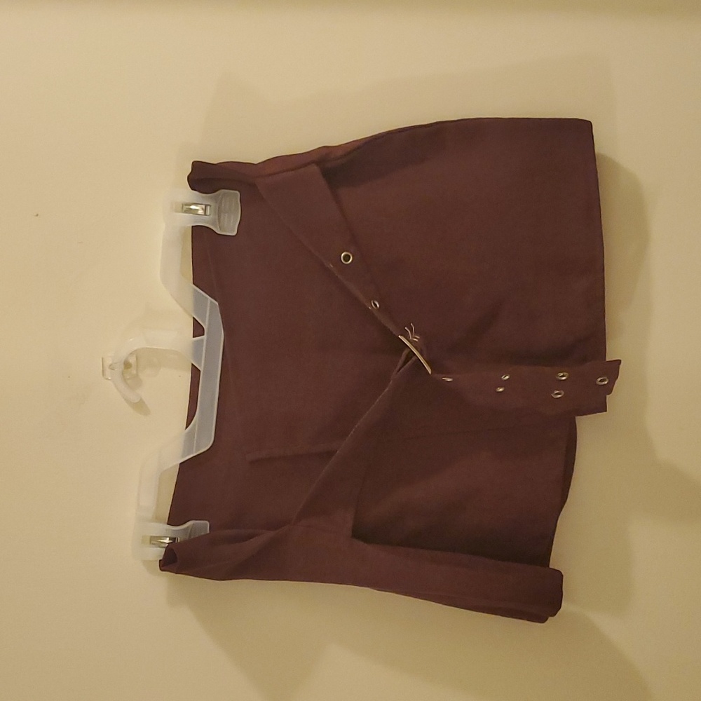 Romwe maroon mini skirt belt